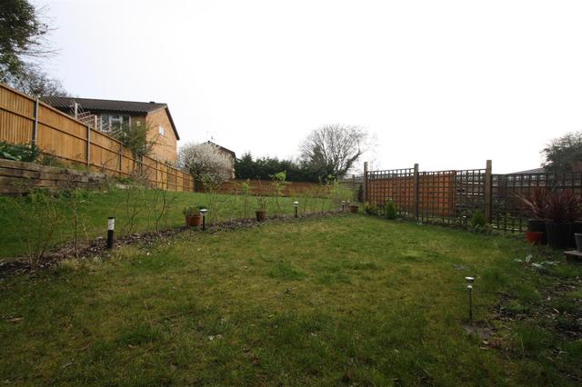  Image of 2 bedroom Property for sale in Brunswick Park Road London N11 at Brunswick Park Road London London, N11 1JJ
