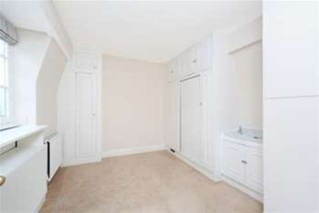  Image of 3 bedroom Property to rent in Burnsall Street London SW3 at London, SW3 3ST