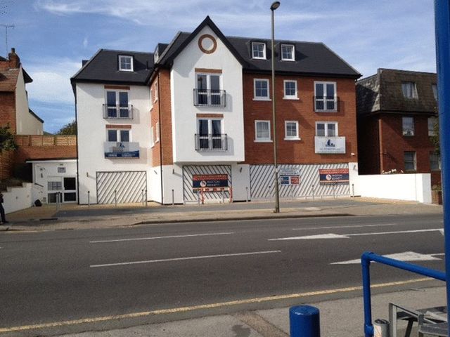  Image of 2 bedroom Flat to rent in Burnt Oak Broadway Burnt Oak Edgware HA8 at Burnt Oak Broadway  Edgware, HA8 5FD
