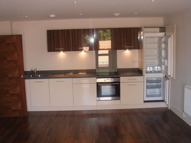 Image of 2 bedroom Flat to rent in Burnt Oak Broadway Burnt Oak Edgware HA8 at Burnt Oak Broadway  Edgware, HA8 5FD