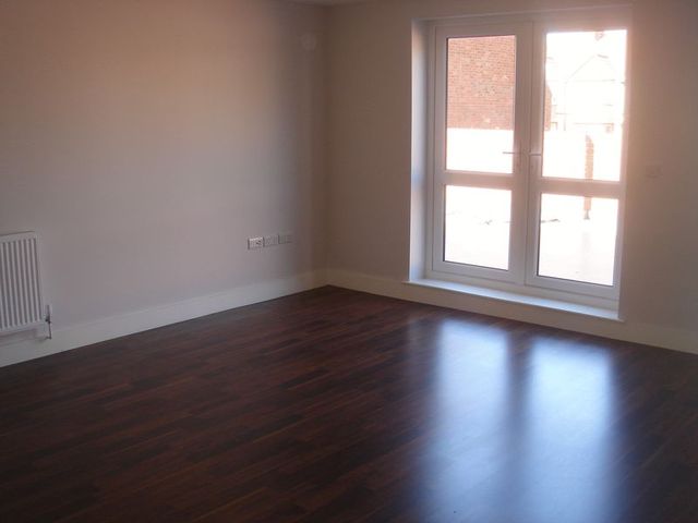  Image of 2 bedroom Flat to rent in Burnt Oak Broadway Burnt Oak Edgware HA8 at Burnt Oak Broadway  Edgware, HA8 5FD