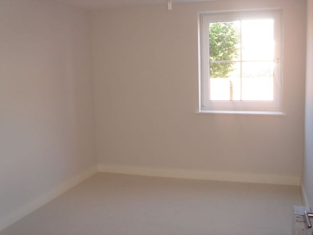  Image of 2 bedroom Flat to rent in Burnt Oak Broadway Burnt Oak Edgware HA8 at Burnt Oak Broadway  Edgware, HA8 5FD