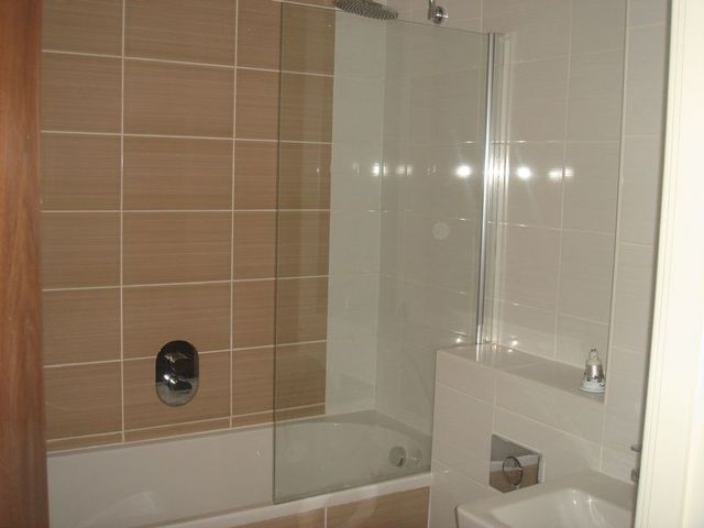  Image of 2 bedroom Flat to rent in Burnt Oak Broadway Burnt Oak Edgware HA8 at Burnt Oak Broadway  Edgware, HA8 5FD