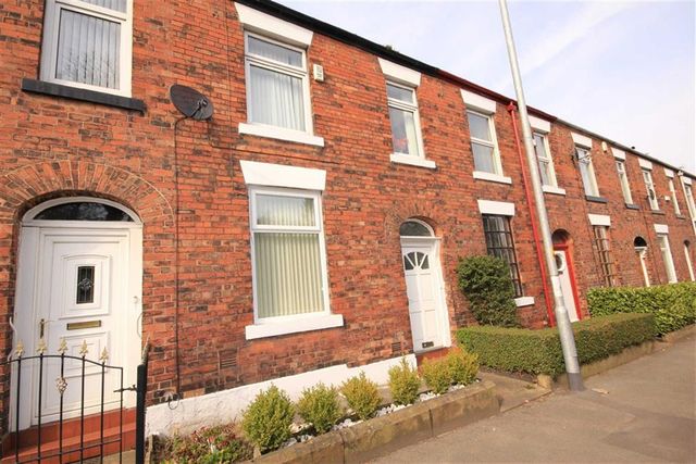  Image of 3 bedroom Property to rent in Bury Road Rochdale OL11 at Bury Road Rochdale Rochdale, OL11 4EB