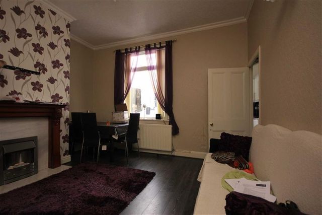  Image of 3 bedroom Property to rent in Bury Road Rochdale OL11 at Bury Road Rochdale Rochdale, OL11 4EB