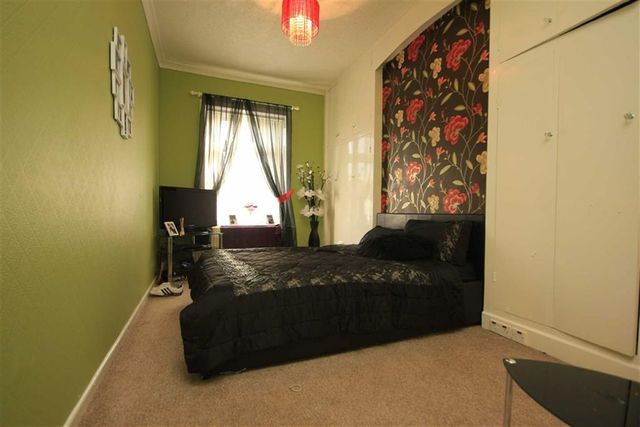  Image of 3 bedroom Property to rent in Bury Road Rochdale OL11 at Bury Road Rochdale Rochdale, OL11 4EB