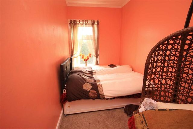  Image of 3 bedroom Property to rent in Bury Road Rochdale OL11 at Bury Road Rochdale Rochdale, OL11 4EB