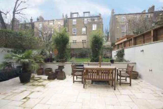  Image of 2 bedroom Property to rent in Cambridge Gardens London W10 at Cambridge Gardens  London, W10 6HR
