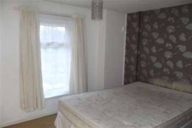  Image of 1 bedroom Flat to rent in Carlyon Road St. Austell PL25 at St. Austell, PL25 4LJ