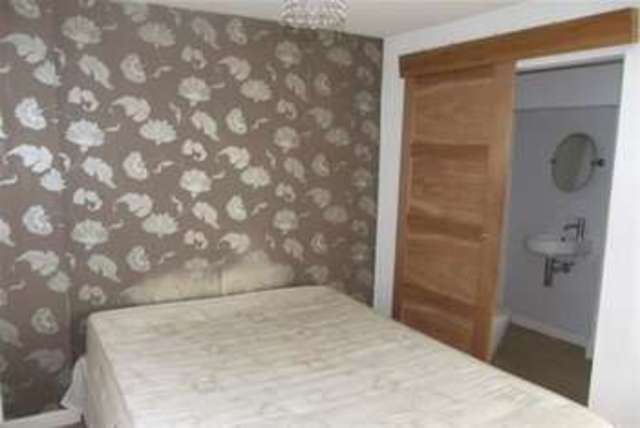  Image of 1 bedroom Flat to rent in Carlyon Road St. Austell PL25 at St. Austell, PL25 4LJ