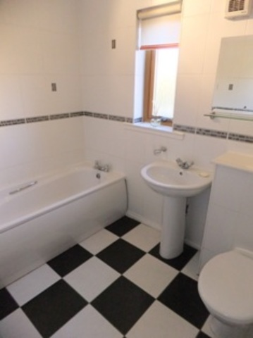  Image of 2 bedroom Flat to rent in Cathcart Road Rutherglen Glasgow G73 at Rutherglen Glasgow Glasgow, G73 2QZ