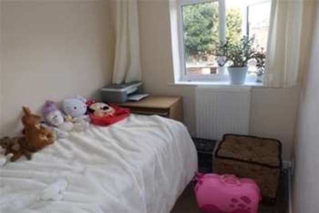  Image of 3 bedroom Detached house to rent in Central Avenue Beeston Nottingham NG9 at Nottingham, NG9 2QS