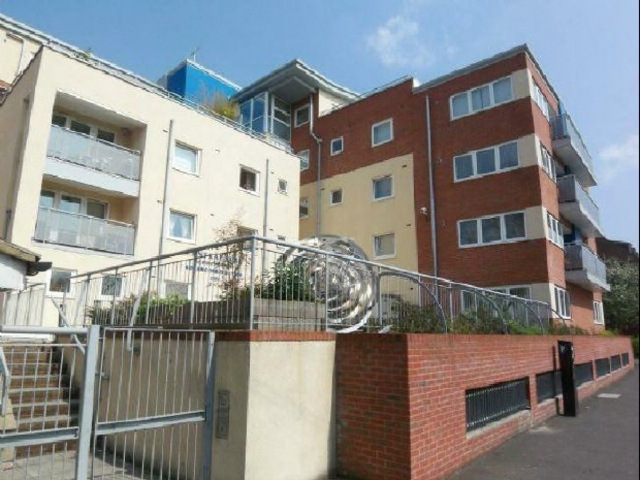  Image of 2 bedroom Flat to rent in Palmerston Road Southampton SO14 at 8 Palmerston Road Southampton Not specified, SO14 1LP