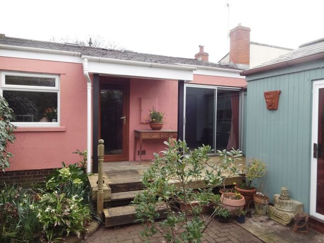  Image of 2 bedroom Bungalow for sale in Chaingate Court Glastonbury BA6 at Chaingate Court  Glastonbury, BA6 9ET