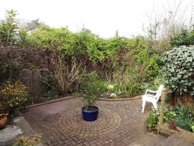  Image of 2 bedroom Bungalow for sale in Chaingate Court Glastonbury BA6 at Chaingate Court  Glastonbury, BA6 9ET