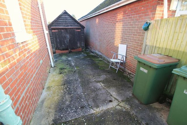  Image of 3 bedroom Detached house for sale in Chalvington Road Chandler