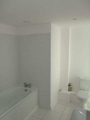  Image of 2 bedroom Flat to rent in Cornhill Liverpool L1 at 26 Corn-Hill City Centre Liverpool, L1 8DT