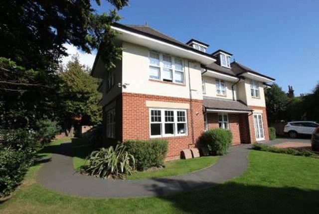 Image of 2 bedroom Flat to rent in Charminster Road Bournemouth BH8 at Charminster Road  Bournemouth, BH8 8UN