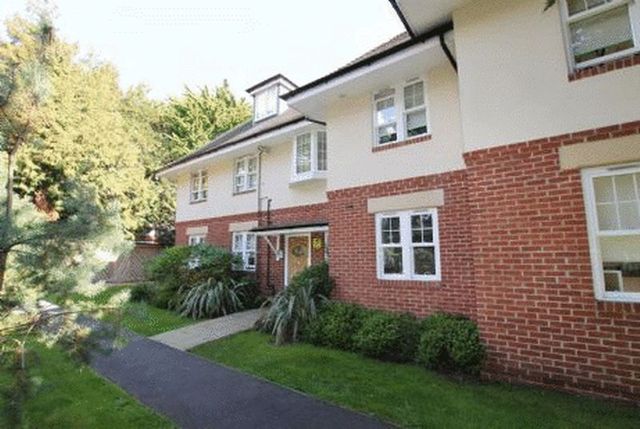  Image of 2 bedroom Flat to rent in Charminster Road Bournemouth BH8 at Charminster Road  Bournemouth, BH8 8UN