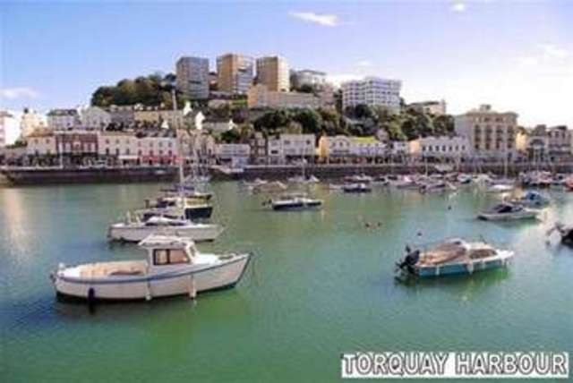  Image of 2 bedroom Terraced house to rent in Grenville Avenue Torquay TQ2 at Torquay, TQ2 6DW