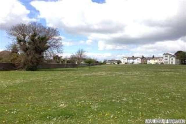 Image of 2 bedroom Terraced house to rent in Grenville Avenue Torquay TQ2 at Torquay, TQ2 6DW