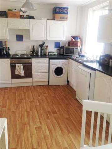  Image of 1 bedroom Apartment to rent in Chigwell Road Woodford Green IG8 at Woodford Bridge, IG8 8AL