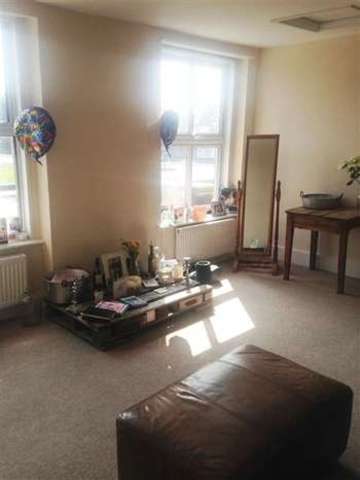 Image of 1 bedroom Apartment to rent in Chigwell Road Woodford Green IG8 at Woodford Bridge, IG8 8AL