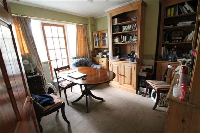  Image of 3 bedroom Terraced house for sale in Chipstead Valley Road Coulsdon CR5 at Coulsdon, CR5 3BQ