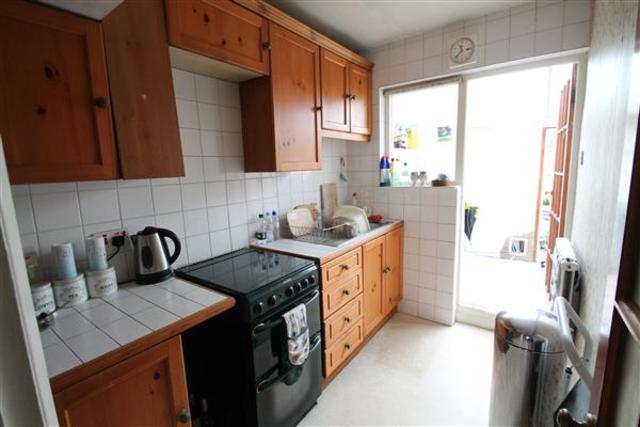  Image of 3 bedroom Terraced house for sale in Chipstead Valley Road Coulsdon CR5 at Coulsdon, CR5 3BQ
