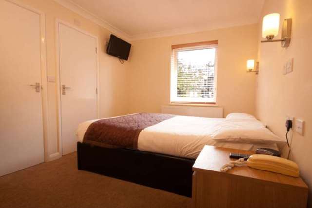  Image of 1 bedroom Studio flat to rent in Christchurch Road Reading RG2 at Christchurch Road  Reading, RG2 7AN