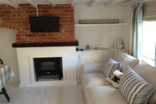  Image of 2 bedroom Detached house to rent in Silver Street Christchurch BH23 at Christchurch, BH23 1BT
