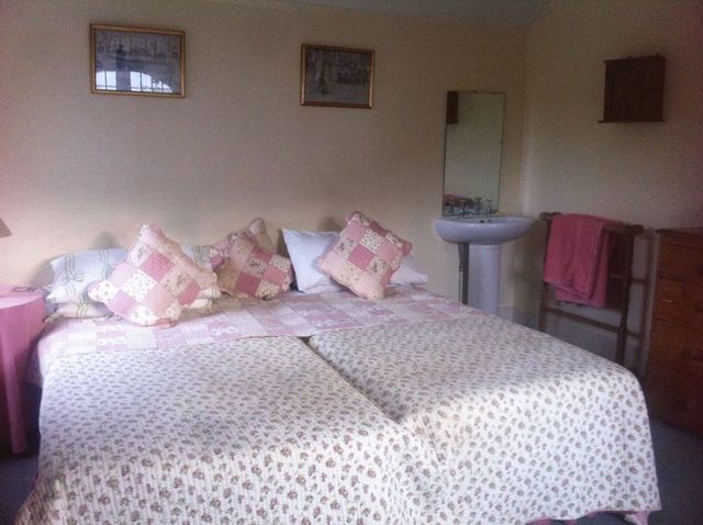  Image of 1 bedroom Property to rent in Church Road Lingfield RH7 at Church Road  Lingfield, RH7 6AH