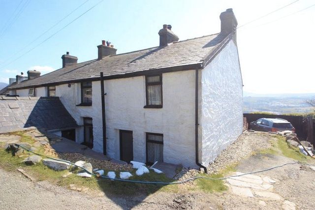  Image of 4 bedroom Terraced house for sale in Blue Bell Talysarn Caernarfon LL54 at Blue Bell  Caernarfon, LL54 6LG