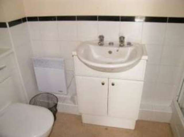  Image of 2 bedroom Flat for sale in Drummond Road Croydon CR0 at 15 Drummond Road Croydon Croydon, CR0 1TW