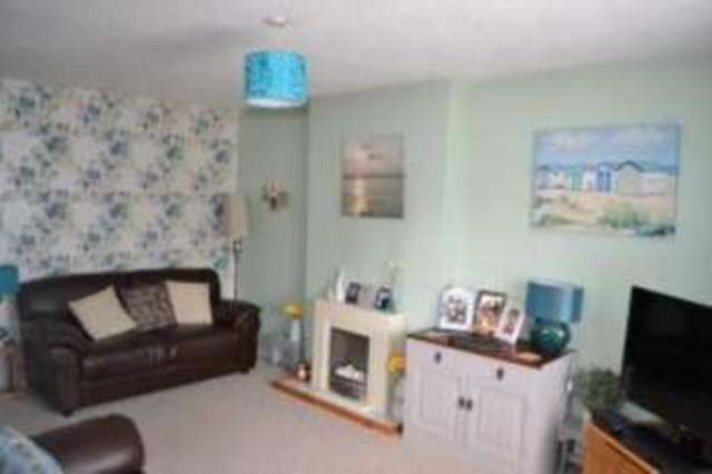  Image of 2 bedroom Bungalow for sale in Dixon Avenue Clacton-on-Sea CO16 at Clacton-On-Sea Essex Little Clacton, CO16 8FU