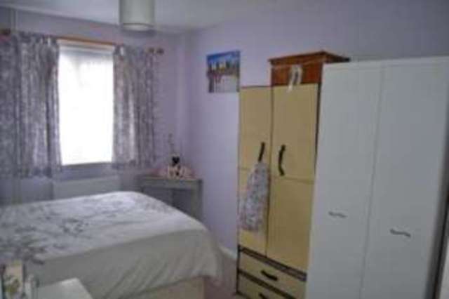  Image of 2 bedroom Bungalow for sale in Dixon Avenue Clacton-on-Sea CO16 at Clacton-On-Sea Essex Little Clacton, CO16 8FU