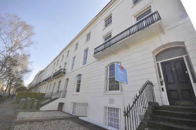  Image of 1 bedroom Flat to rent in Clarence Square Cheltenham GL50 at Clarence Square  Cheltenham, GL50 4JN