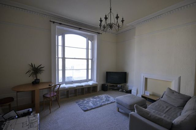  Image of 1 bedroom Flat to rent in Clarence Square Cheltenham GL50 at Clarence Square  Cheltenham, GL50 4JN