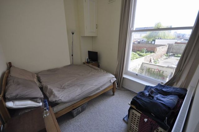  Image of 1 bedroom Flat to rent in Clarence Square Cheltenham GL50 at Clarence Square  Cheltenham, GL50 4JN