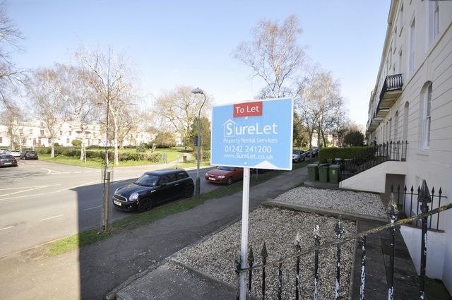  Image of 1 bedroom Flat to rent in Clarence Square Cheltenham GL50 at Clarence Square  Cheltenham, GL50 4JN