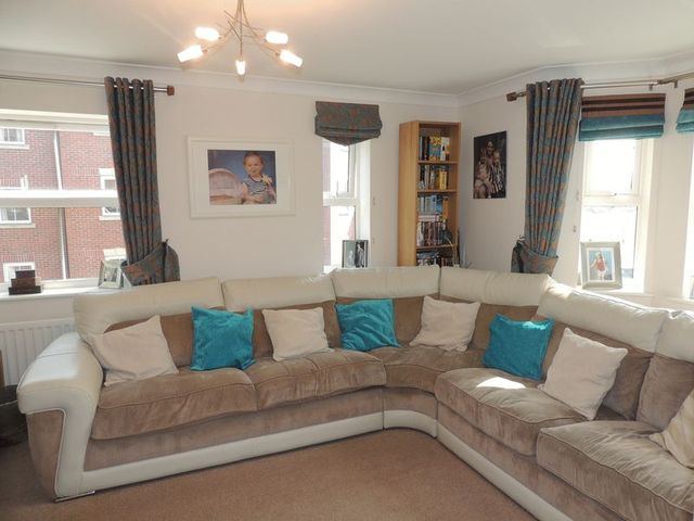  Image of 3 bedroom Detached house for sale in Colossus Way Bletchley Milton Keynes MK3 at Colossus Way Bletchley Milton Keynes, MK3 6GU