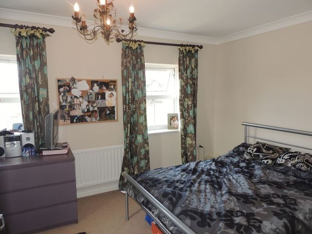  Image of 3 bedroom Detached house for sale in Colossus Way Bletchley Milton Keynes MK3 at Colossus Way Bletchley Milton Keynes, MK3 6GU