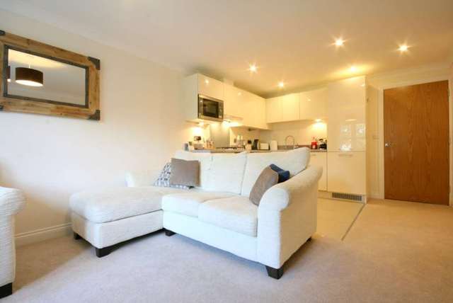  Image of 2 bedroom Apartment for sale in Cotterells Hemel Hempstead HP1 at Cotterells  Hemel Hempstead, HP1 1JW