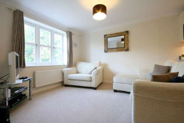  Image of 2 bedroom Apartment for sale in Cotterells Hemel Hempstead HP1 at Cotterells  Hemel Hempstead, HP1 1JW