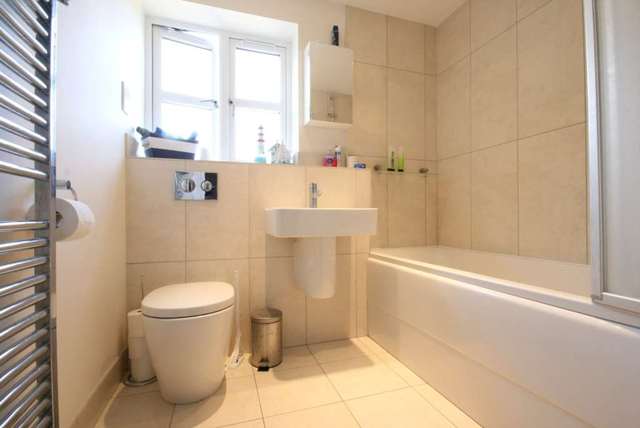  Image of 2 bedroom Apartment for sale in Cotterells Hemel Hempstead HP1 at Cotterells  Hemel Hempstead, HP1 1JW