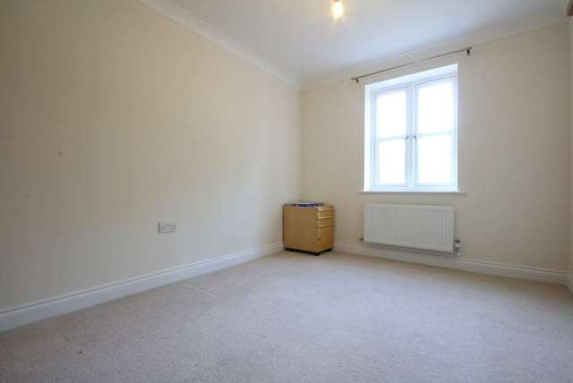  Image of 2 bedroom Apartment for sale in Cotterells Hemel Hempstead HP1 at Cotterells  Hemel Hempstead, HP1 1JW