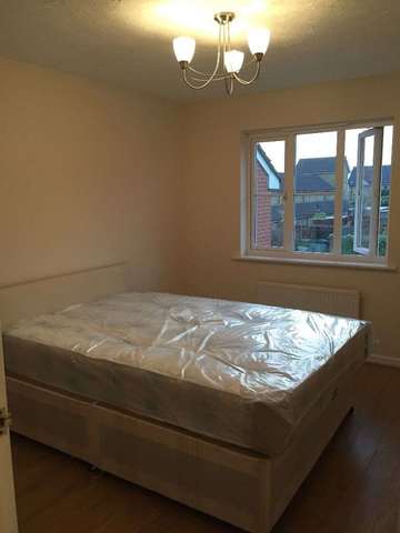  Image of 3 bedroom Semi-Detached house to rent in County Road London E6 at County Road Beckton London, E6 6NH