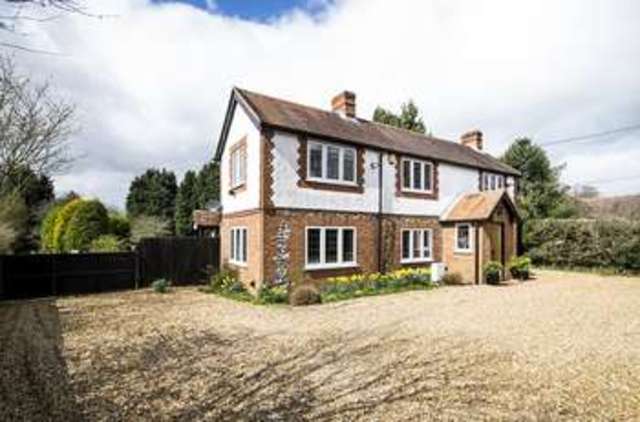  Image of 5 bedroom Detached house for sale in Goffs Hill Crays Pond Reading RG8 at Crays Pond  Reading, RG8 7QD