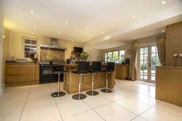  Image of 5 bedroom Detached house for sale in Goffs Hill Crays Pond Reading RG8 at Crays Pond  Reading, RG8 7QD