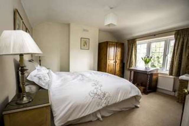  Image of 5 bedroom Detached house for sale in Goffs Hill Crays Pond Reading RG8 at Crays Pond  Reading, RG8 7QD